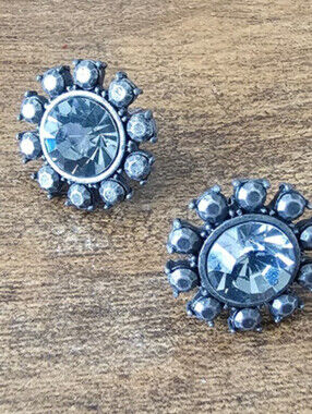 Vtg Mimco Twinkle Mini Post Earrings in silver with a dark icy blue crystal